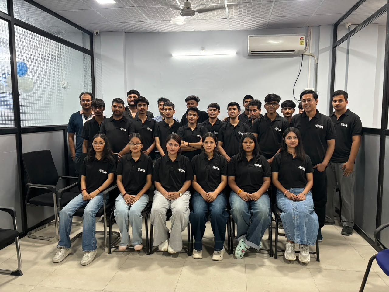Interactive Workshops with Senior Mentors